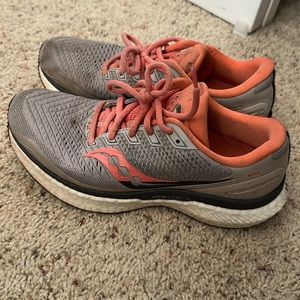 Saucony triumph running shoes